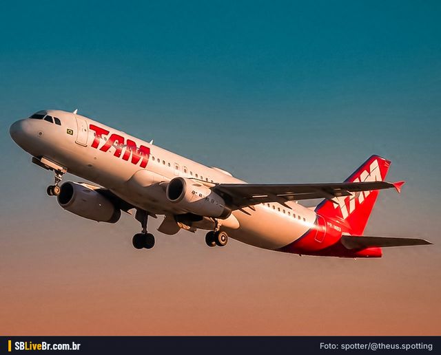 Foto de @theus.spotting: A320 LATAM em SBGR