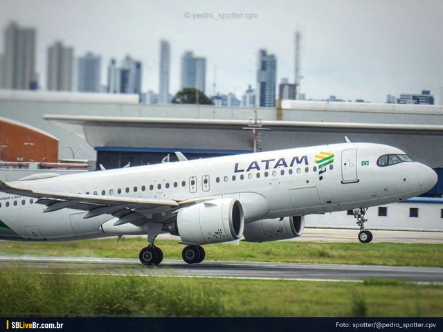 Foto de @pedro_spotter.cpv: A320 LATAM em SBKG