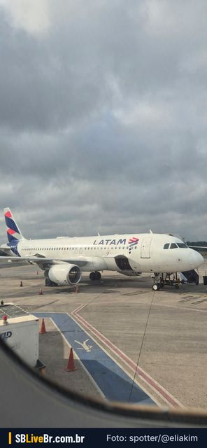 Foto de @eliakim: A321 LATAM em SBBR