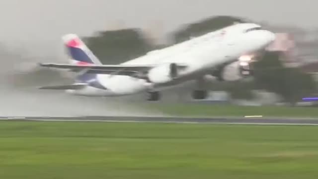 Vídeo de @spottercs_aviation